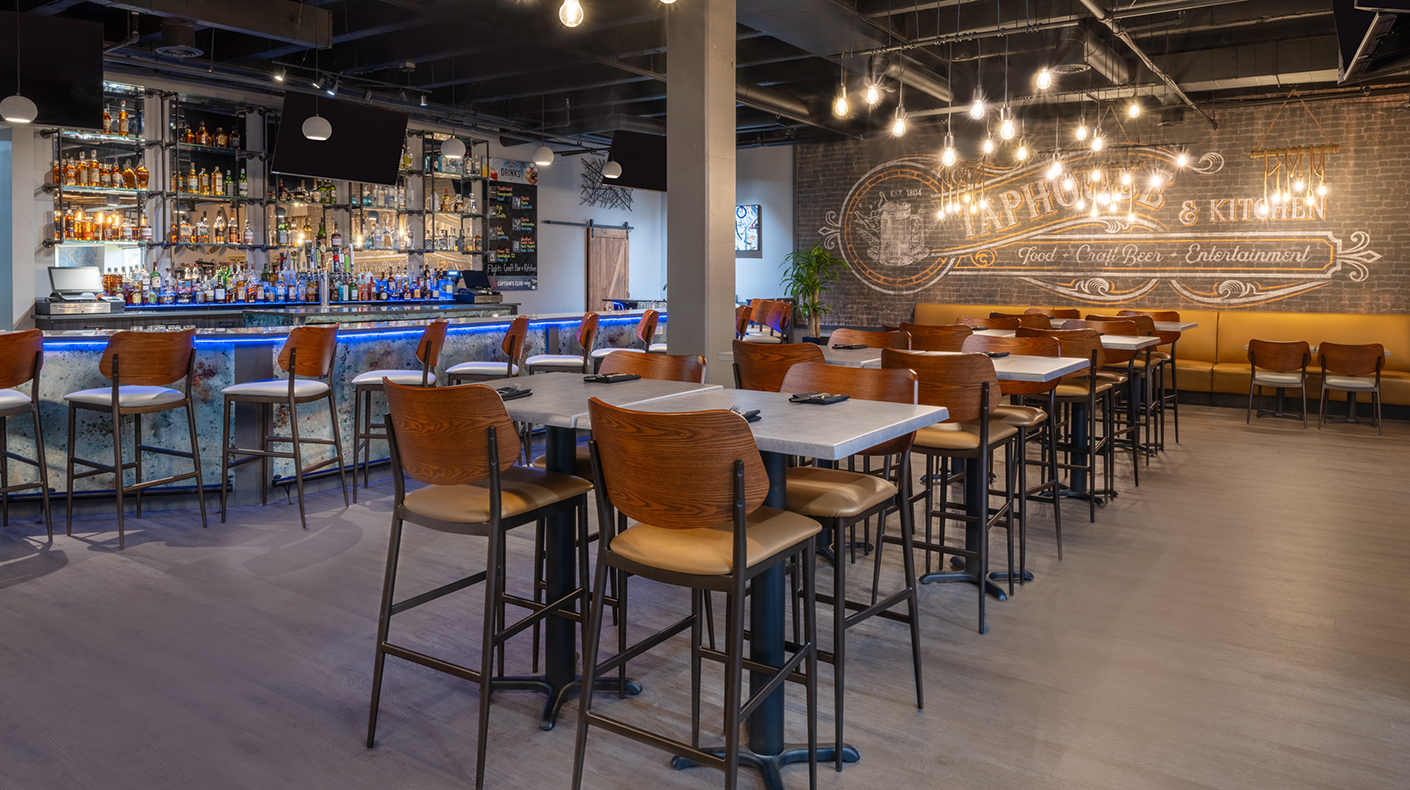 Wyndham Indianapolis Airport bar.