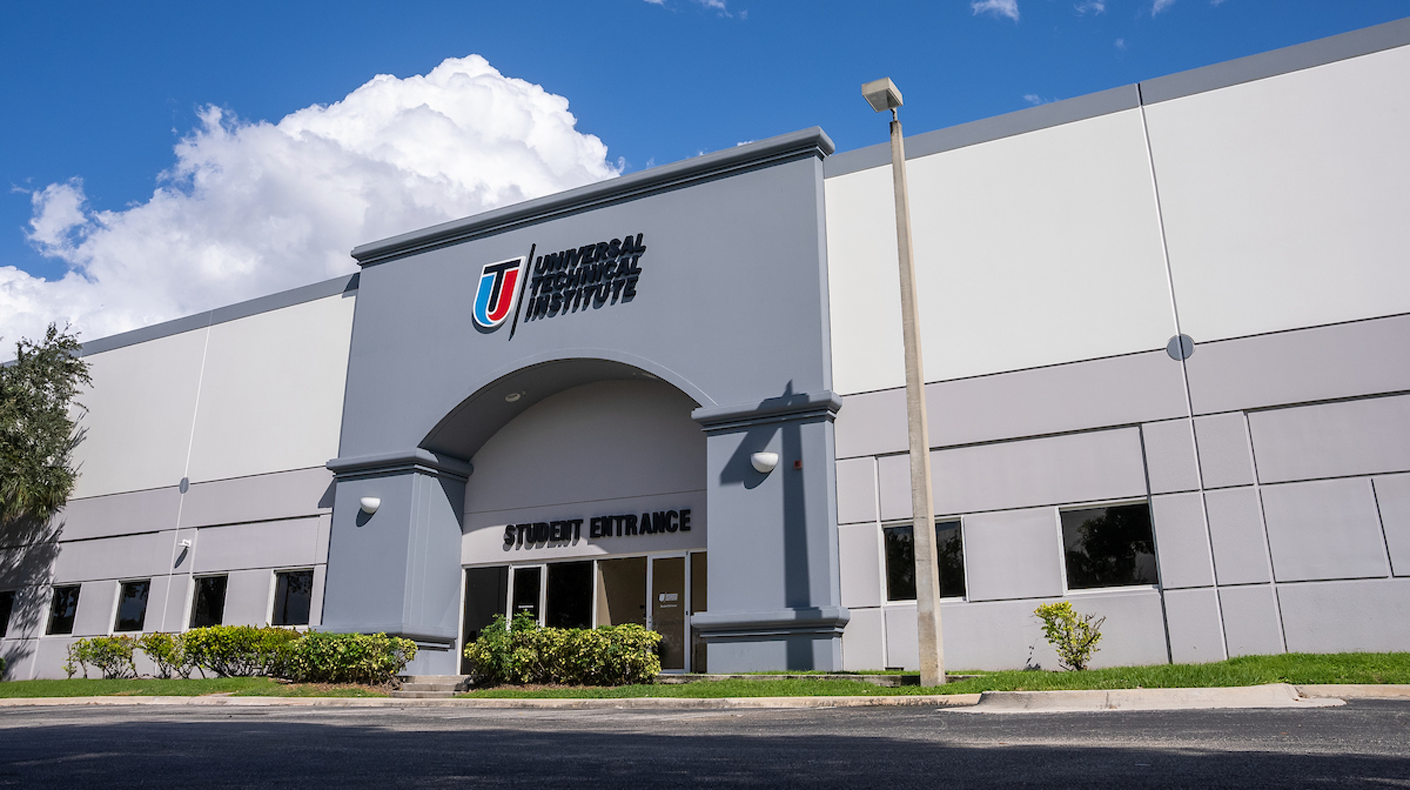 An image of the UTI campus in Miramar Florida.
