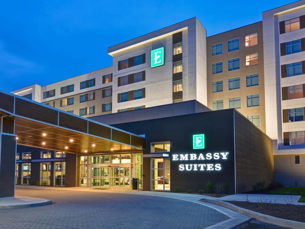 PRI Show Hotel Spotlight: Embassy Suites by Hilton Plainfield at dusk