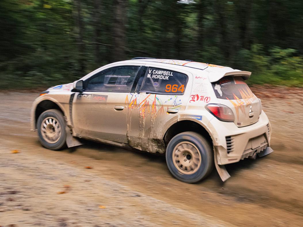 Def Leppard's Vivian Campbell At PRI Show